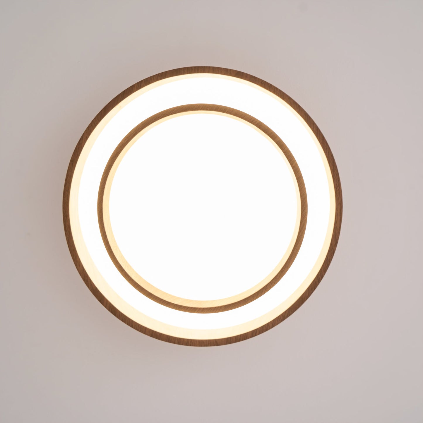 Vaako Deckenleuchte in Walnussfarbe – Moderne LED Lampe mit Holzoptik-Finish