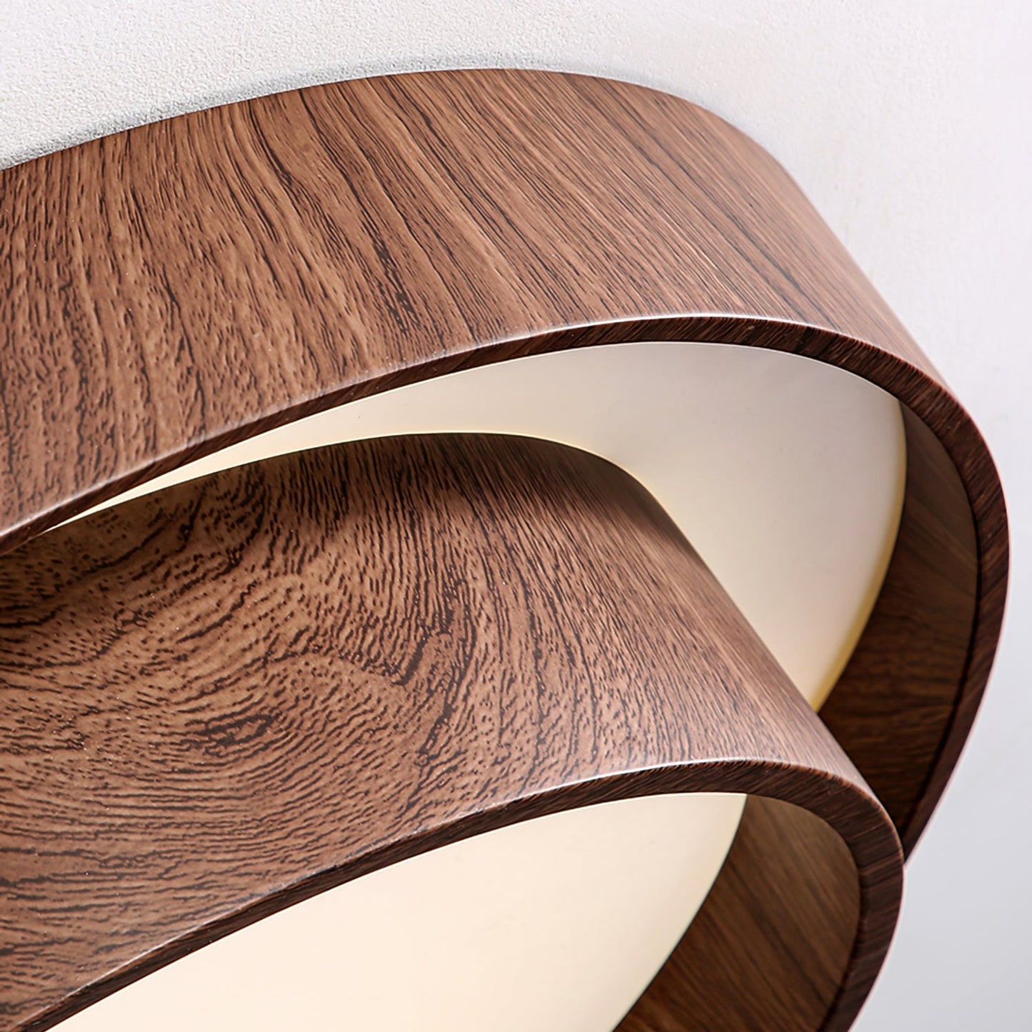 Vaako Deckenleuchte in Walnussfarbe – Moderne LED Lampe mit Holzoptik-Finish