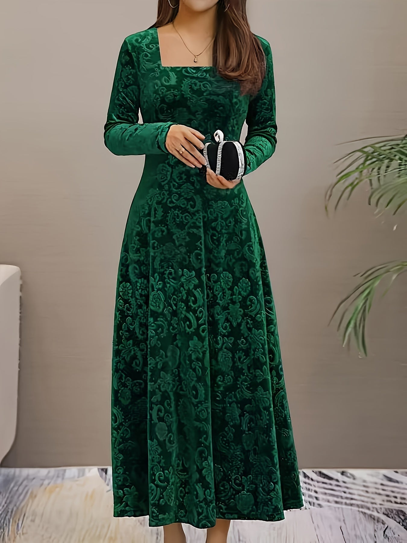 Samt Blumenkleid mit quadratischem Ausschnitt – Für jede Jahreszeit