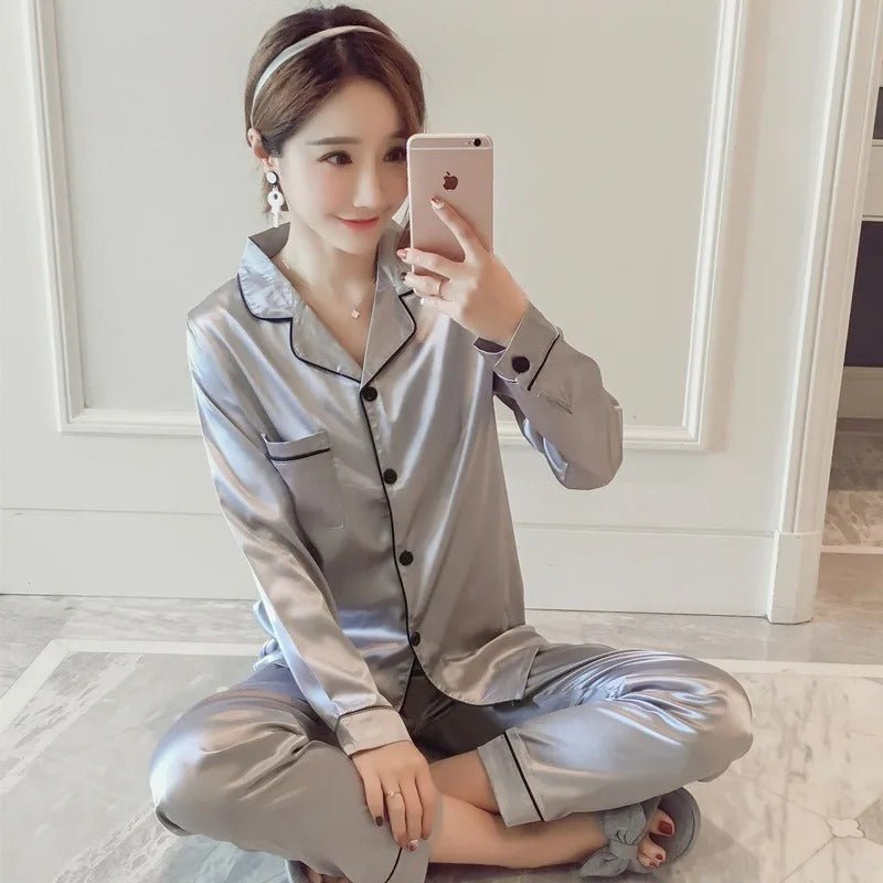 Zijdezachte Dames Pyjama Set – Klassiek & Comfortabel