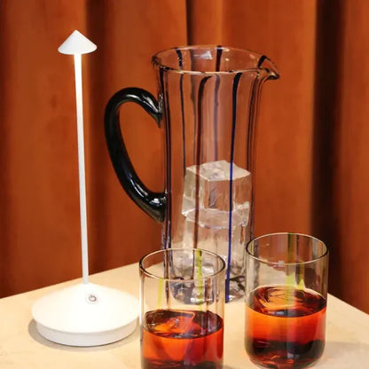 ClarityGlow - Kabellose LED-Tischlampe – Stilvoll & Wasserbeständig