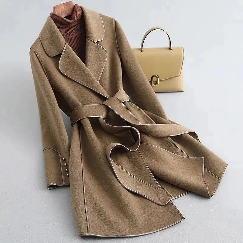Luxe damesjas van zuivere scheerwol met verfijnde afwerking